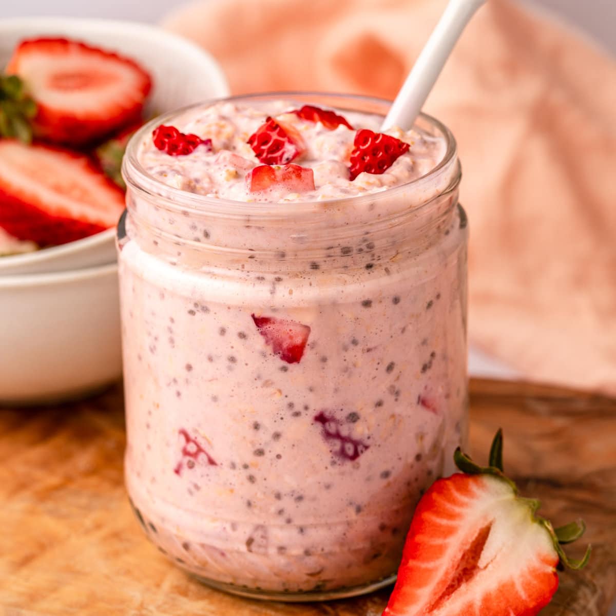 Healthy Strawberry Overnight Oats: Quick Prep & Full of Benefits